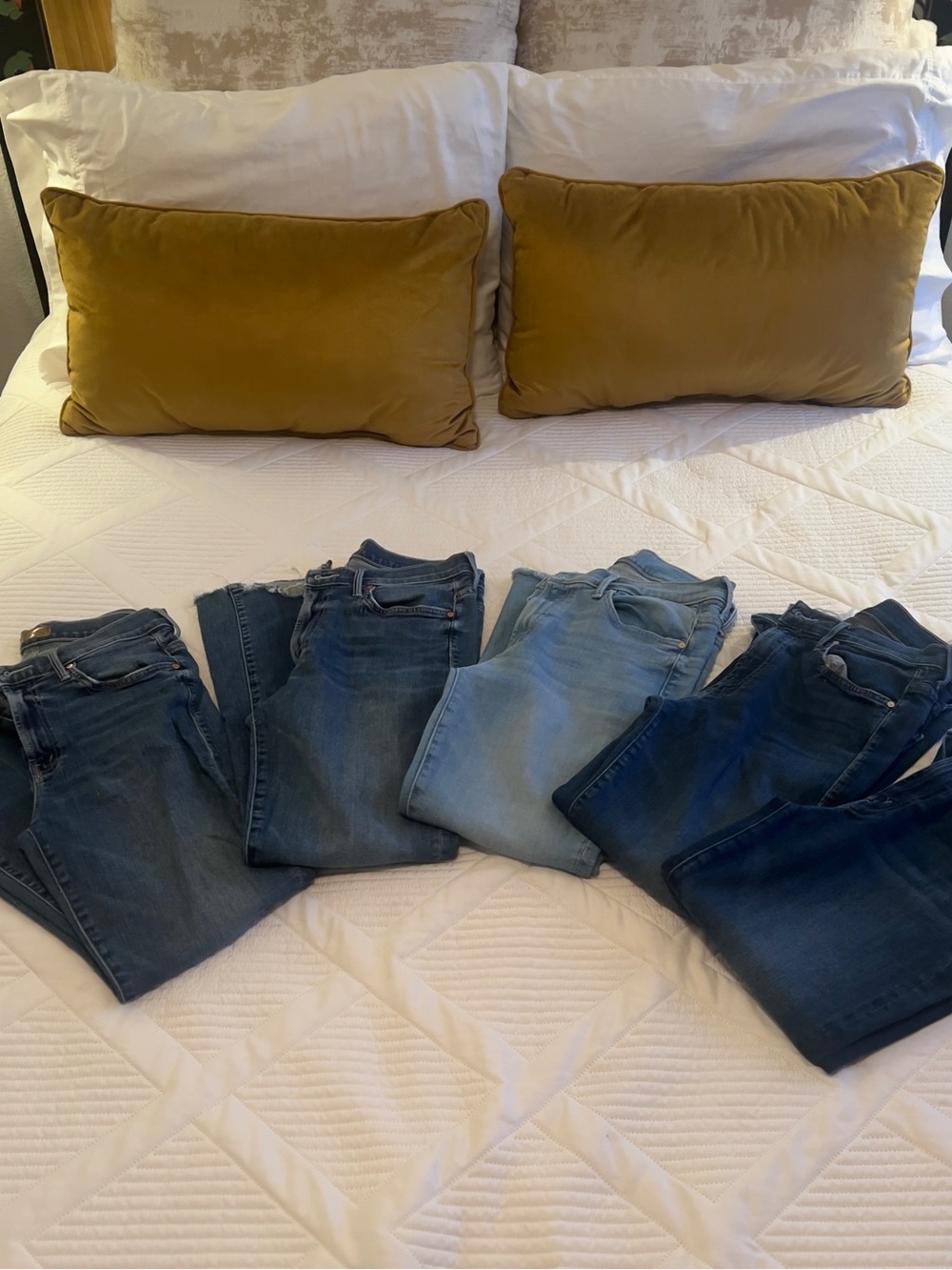 MOTHER The Insider Cropped Frayed Jeans